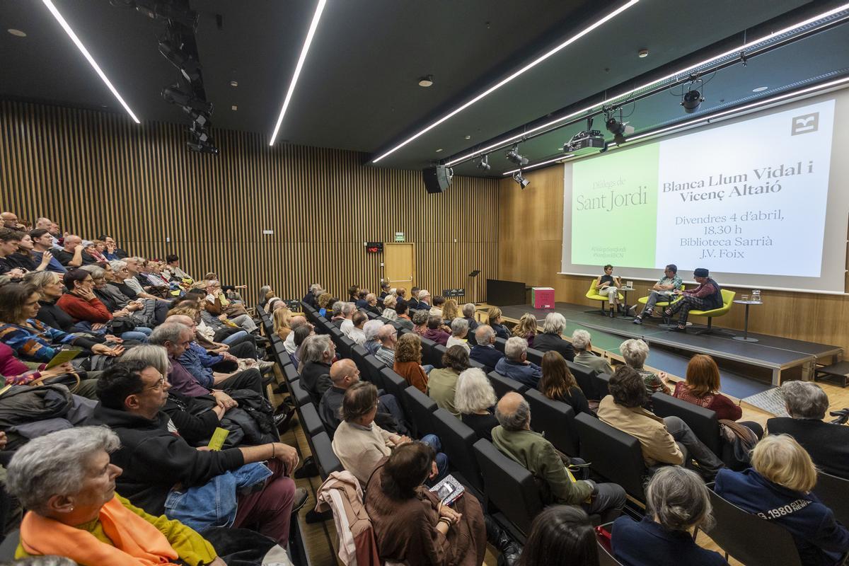 Encuentro con autores y autoras en la biblioteca de Sarrià J.V. Foix.