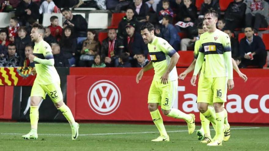 Los jugadores del Elche celebran uno de los goles frente al Nàstic