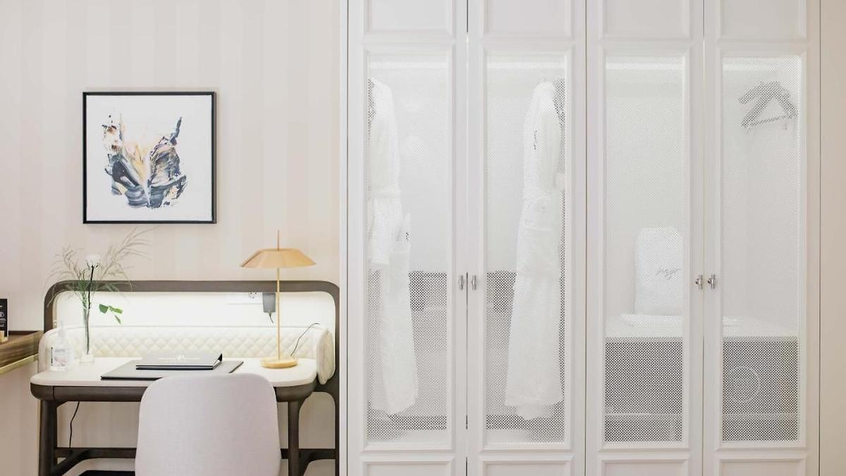 Imagen de la habitación doble pequeña del hotel Palacio Vallier de València.