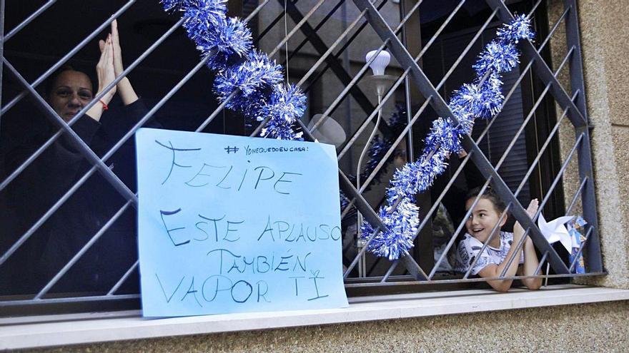 Imagen del homenaje del barrio del El Sobradillo a un niño autista justo hace ahora un año, el 2 de abril de 2020.