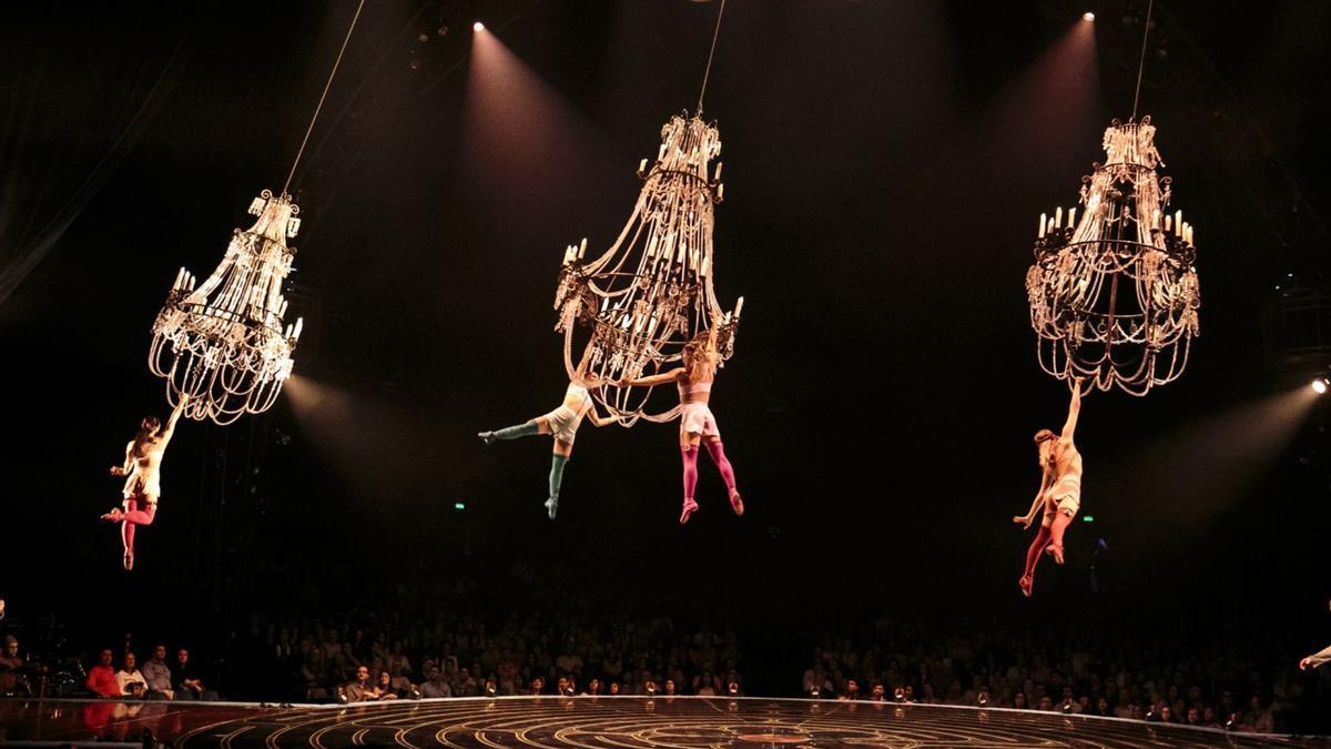 Die Show beinhaltet klassische Zirkuselemente wie Akrobatik