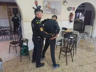 La Guàrdia Urbana de Badalona interviene en un bar donde se traficaba con drogas