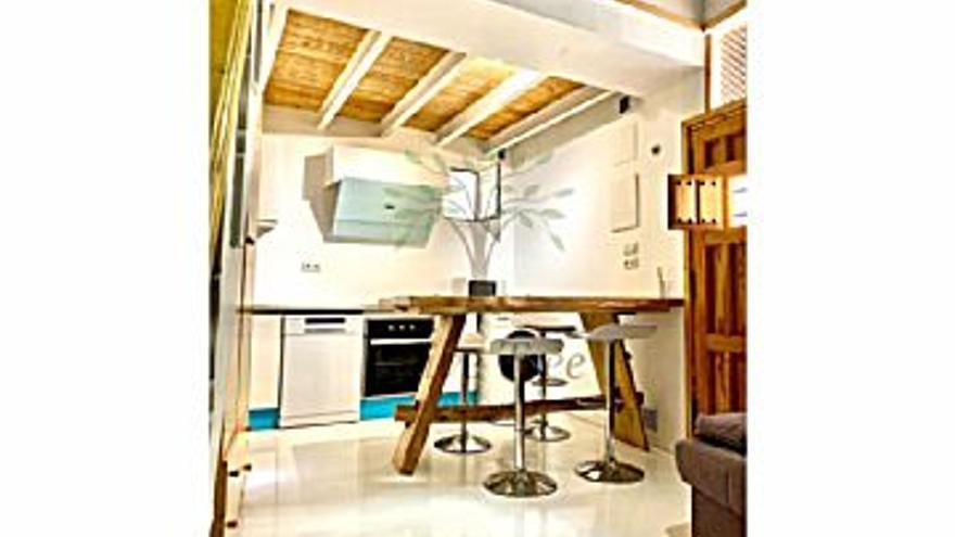 700 € Alquiler de estudio en Ibiza 22 m2, 1 habitación, 2 baños, 32 €/m2...