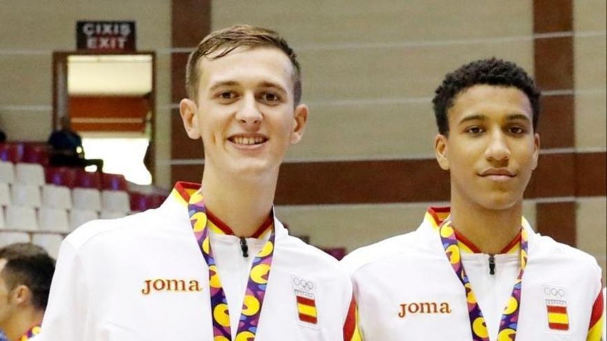 Pablo León y Pablo Tamba, con sus medallas