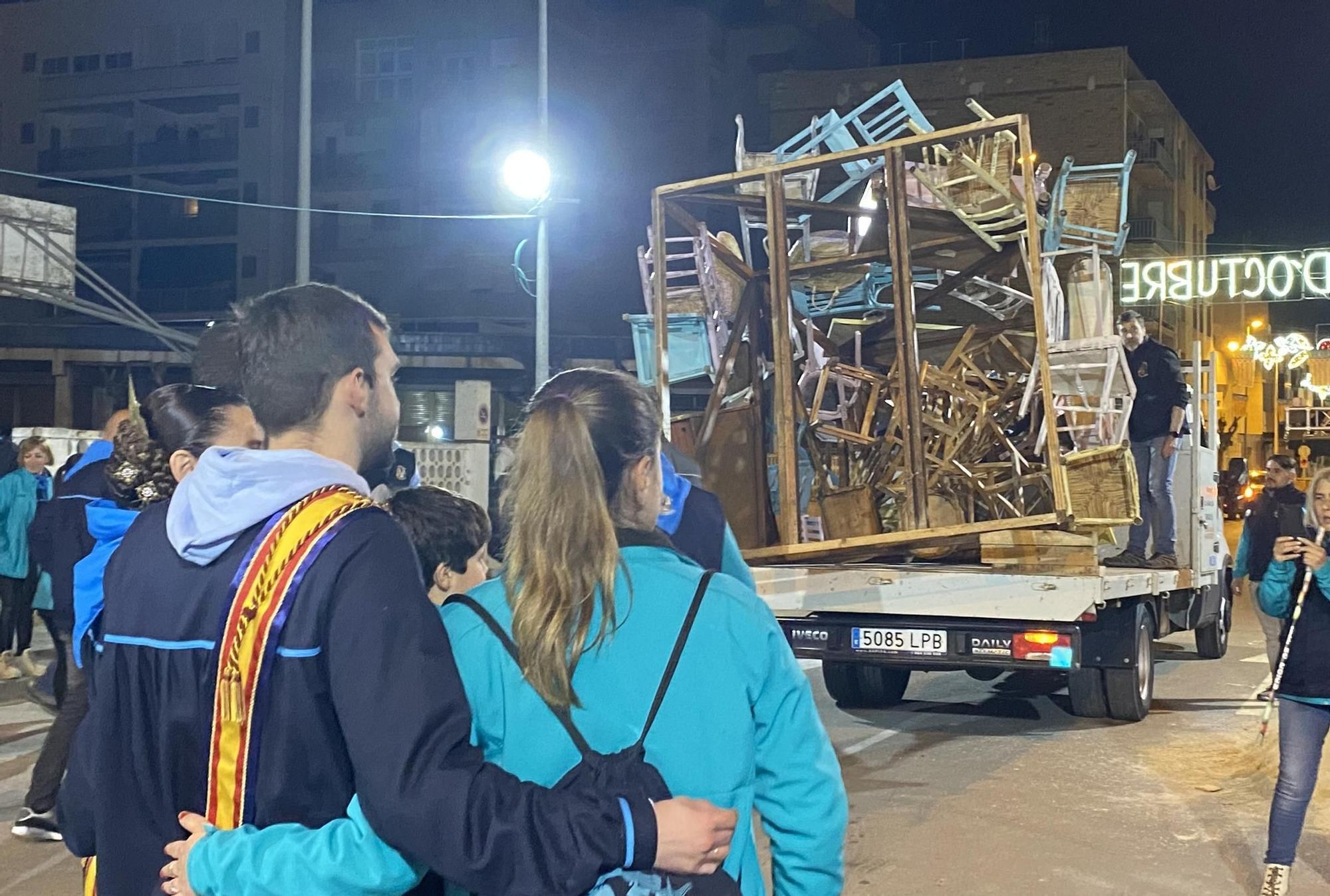 Las fotos de la 'plantà al tombe' del monumento de la falla 9 d'Octubre de Benicarló