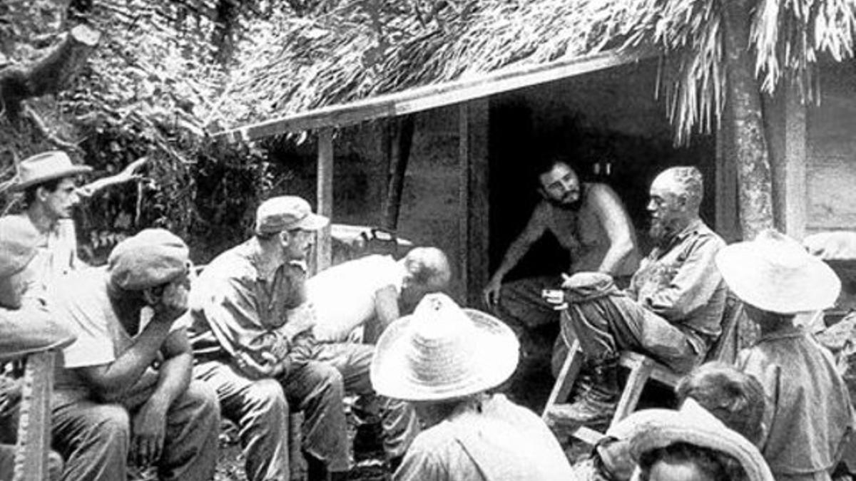Fidel Castro (en el centro), en los días de la reforma agraria de mayo de 1959.