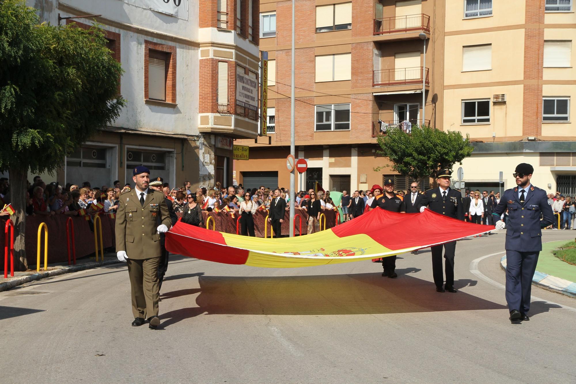 Nules iza la bandera más grande de la provincia en el Día de la Hispanidad