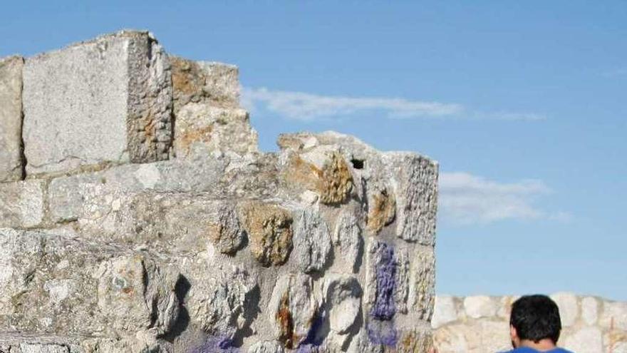 Pintadas nazis en la muralla de Zamora.