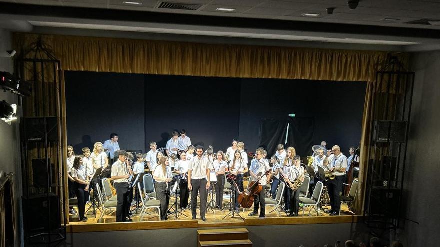 Les bandes juvenils de l’Alfàs i la Nucia van actuar en El Sindicat