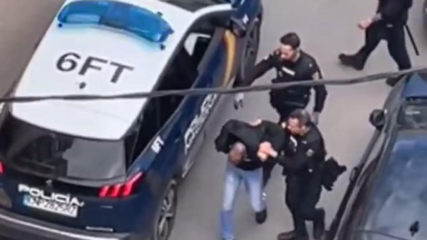 Cinco vecinos de Castelló persiguen a un ladrón tras atracar una joyería
