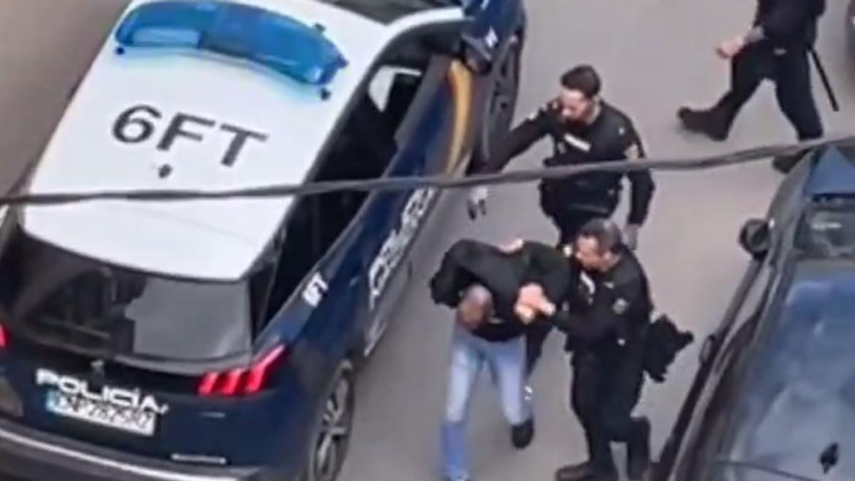 Vídeo: Los vecinos graban una espectacular detención en Castelló