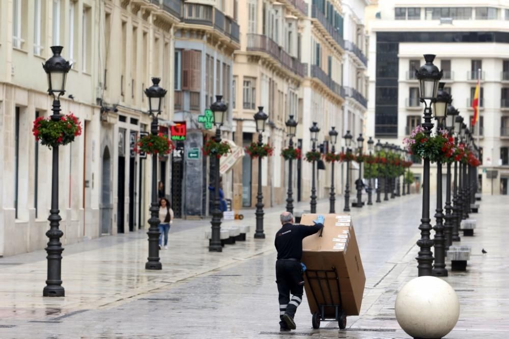 Calles vacías e inhóspitas en lo que era un Centro de Málaga bullicioso y lleno de actividad.