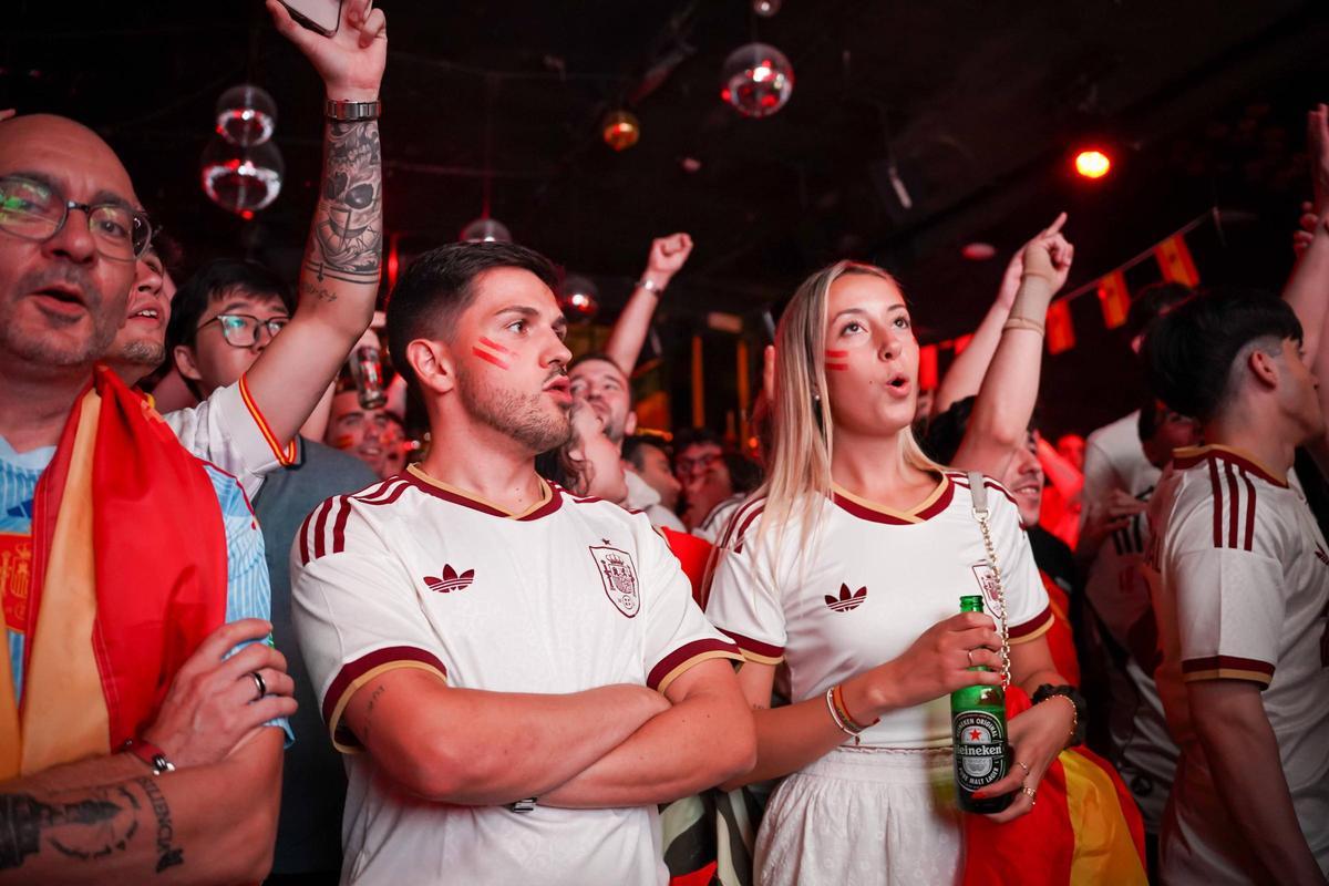 Así se vive el Mundial 2026, partido España contra Francia en la discoteca Bling Bling.