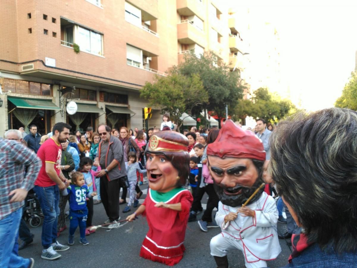 Gigantes y cabezudos en La Almozara