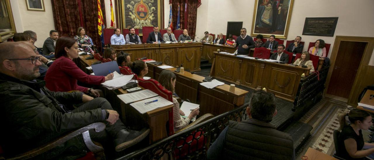Una imagen del último pleno municipal, con toda la Corporación del Ayuntamiento de Elche.