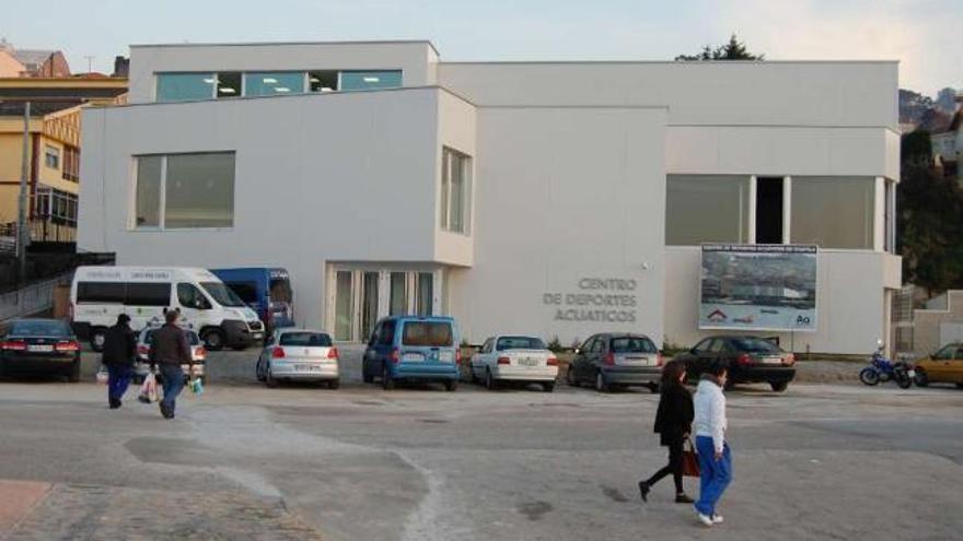 Fachada del Centro de Deportes Acuáticos de Chapela, que gestionará la empresa Aqualia. // FdV
