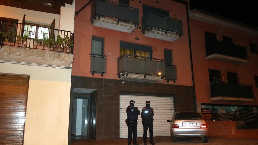Els Mossos escorcollen el domicili del detingut pel crim masclista de Torroella de Montgrí