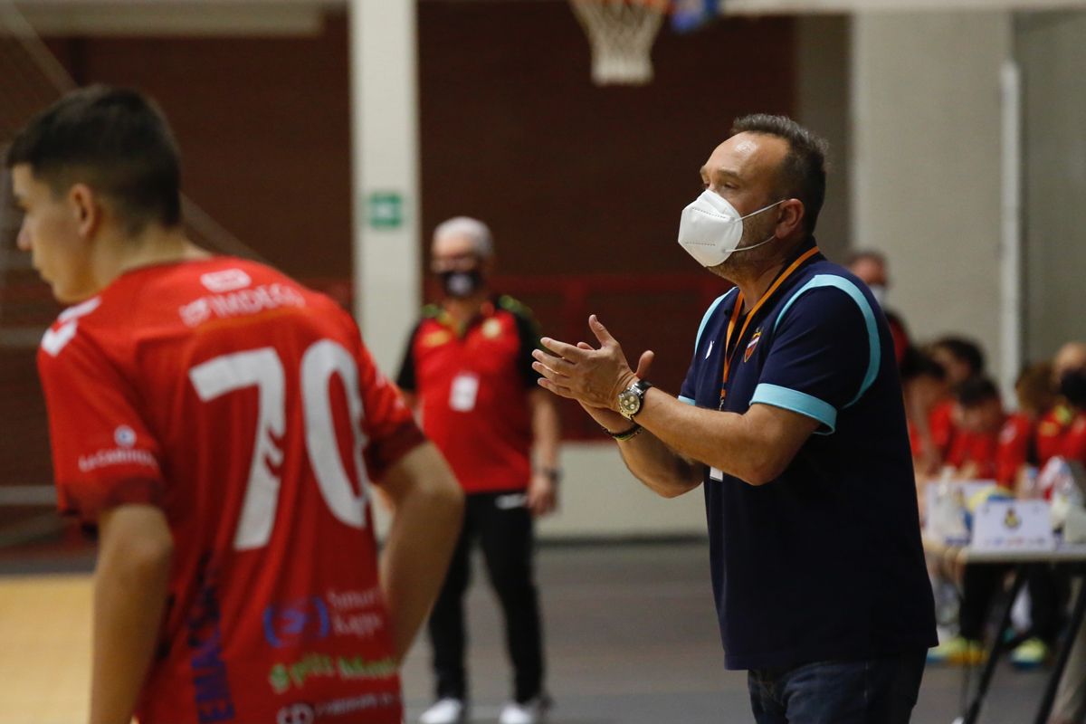 Las imágenes del CajaSur - Levante, del intersector de balonmano