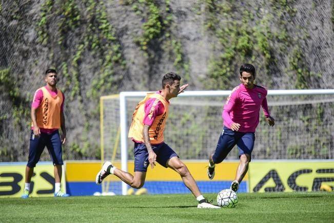 Entrenamiento de la UD Las Palmas en Barranco ...