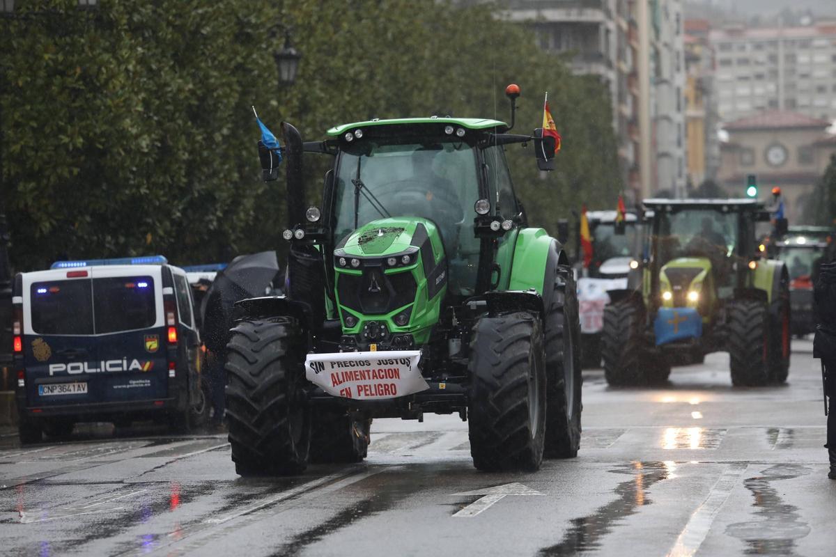 Tractorada en la calle Uría de Oviedo, durante la protesta del campo de hace un par de años.