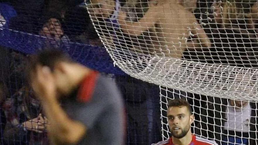 Sergio y Jonny, tras el segundo gol del Dépor. // Cabalar