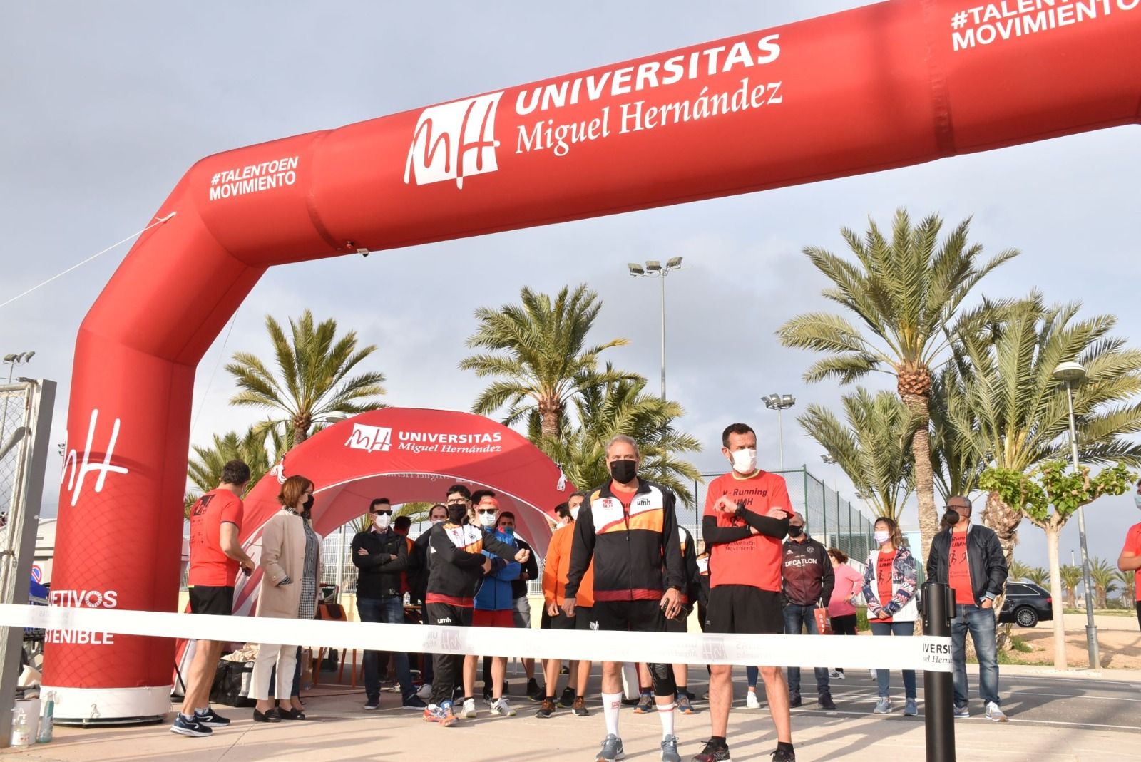 El alcalde y el rector, en pantalones cortos. Conoce el nuevo circuito de running de la UMH de Elche