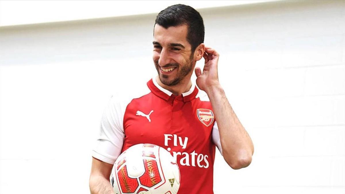 Mkhitaryan con la camiseta del Arsenal