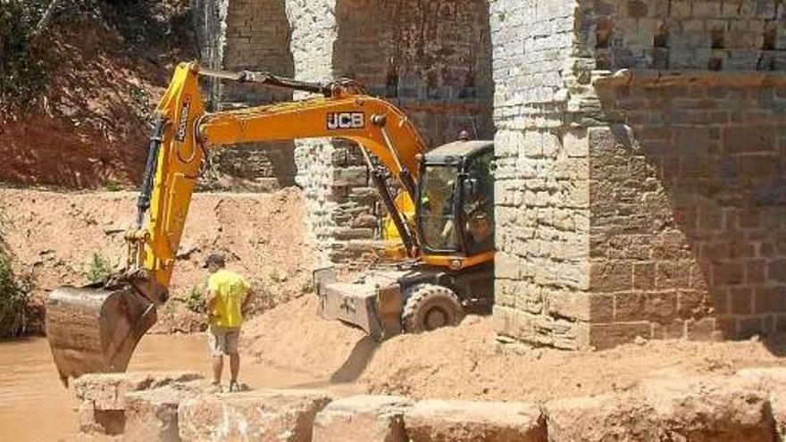 Les obres de rehabilitació del Pont Nou resten visitants al cementiri de Manresa