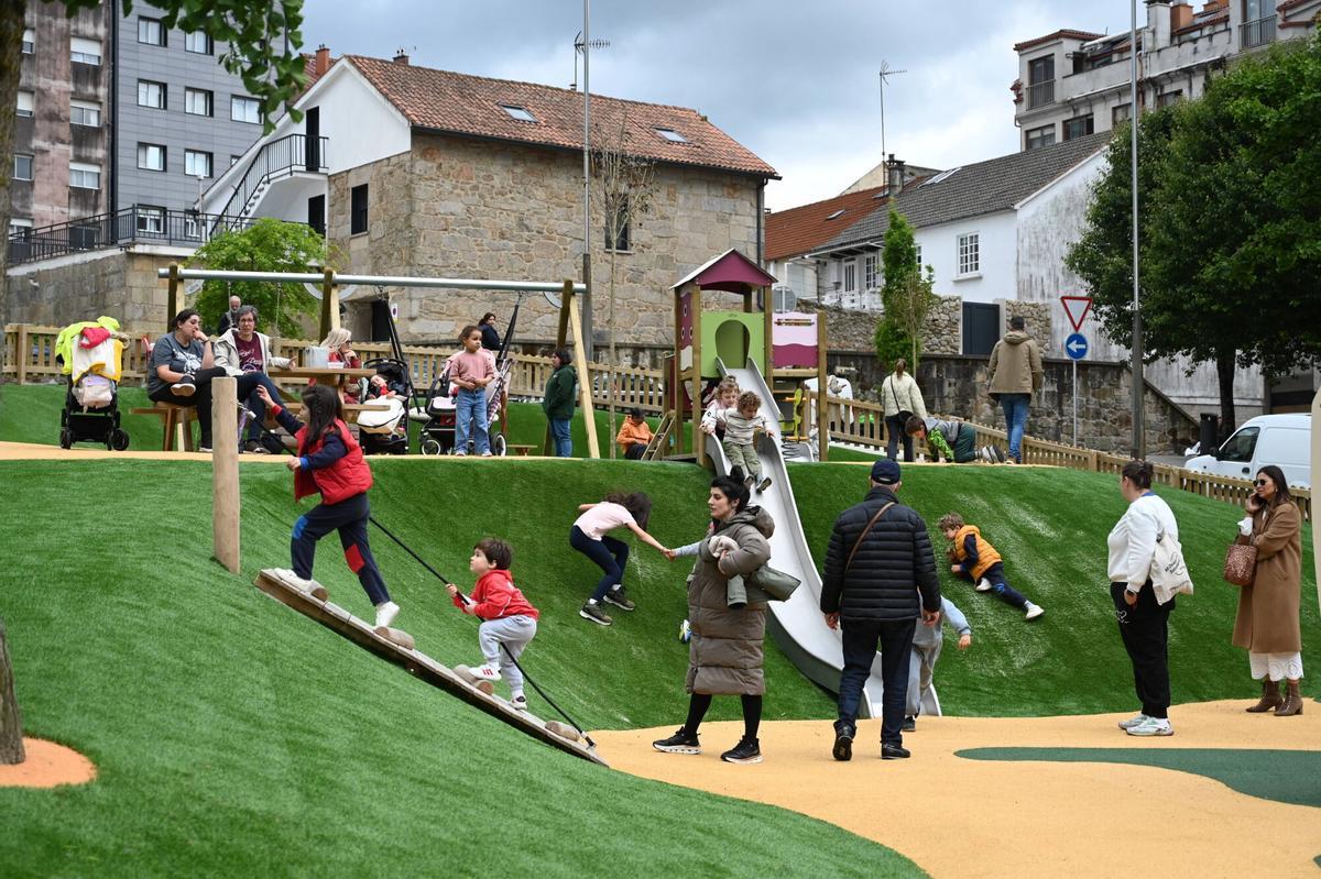 PONTEVEDRA.Inaguración del parque infantil de la Plaza das Regas