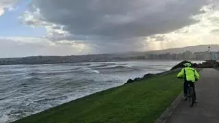 Gijón encara otro fin de semana en alerta por el temporal: máxima precaución con los fenómenos costeros