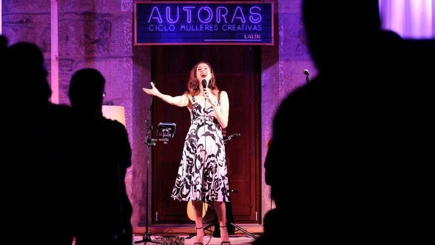 La intérprete y compositora Najla Shami, ayer, en su concierto del Espazo Liñares. // Bernabé/Javier Lalín