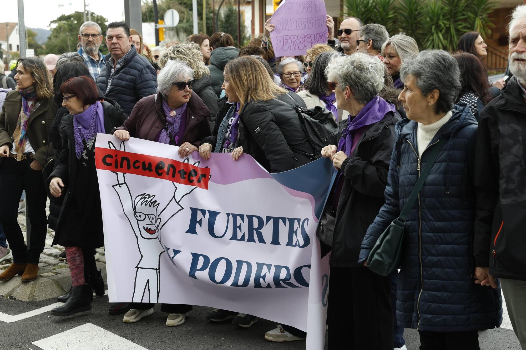 EN IMÁGENES: Carrozas, batucada y pancartas: así ha sido la multitudinaria manifestación del 8M en Asturias