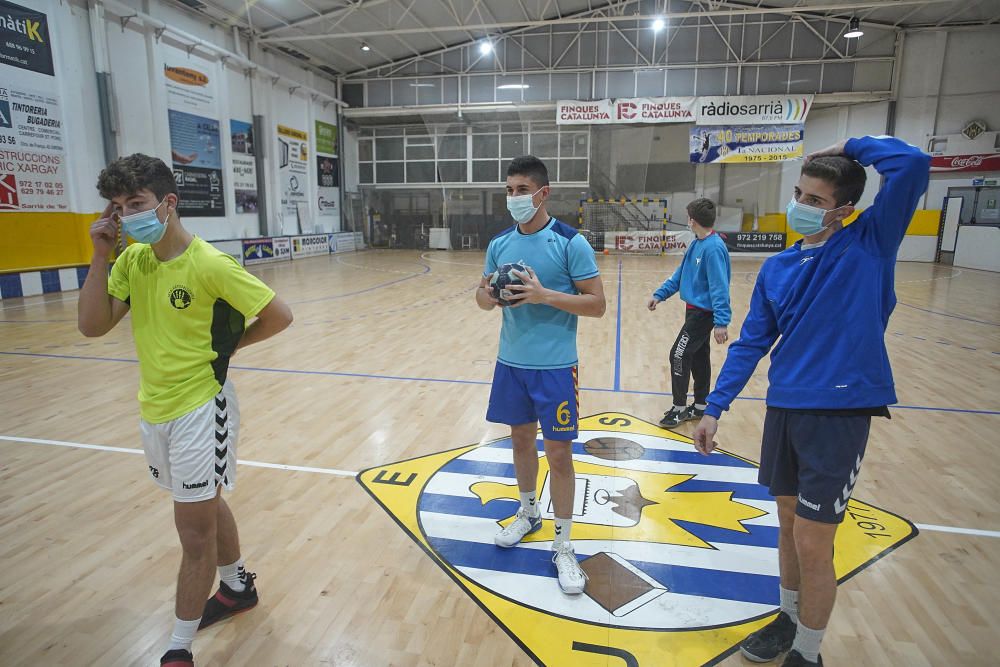 Els cadets del Sarrià en una sessió d''entrenament.