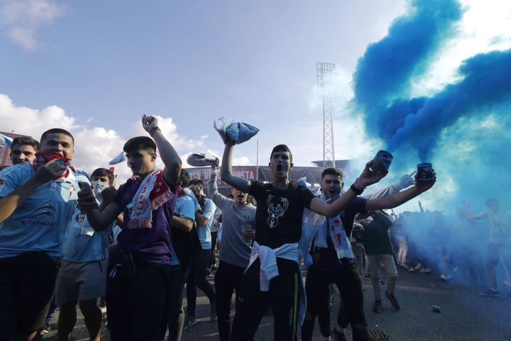 El celtismo vuelve a demostrar fuerza y compromiso en el recibimiento al Celta a su llegada al estadio.