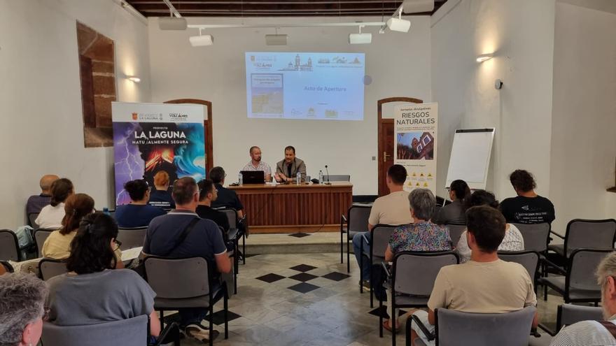 Éxito de participación en las Jornadas Divulgativas sobre Riesgos Volcánicos en La Laguna