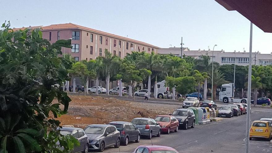 Cientos de camioneros recorren Gran Canaria para despedir a un compañero fallecido