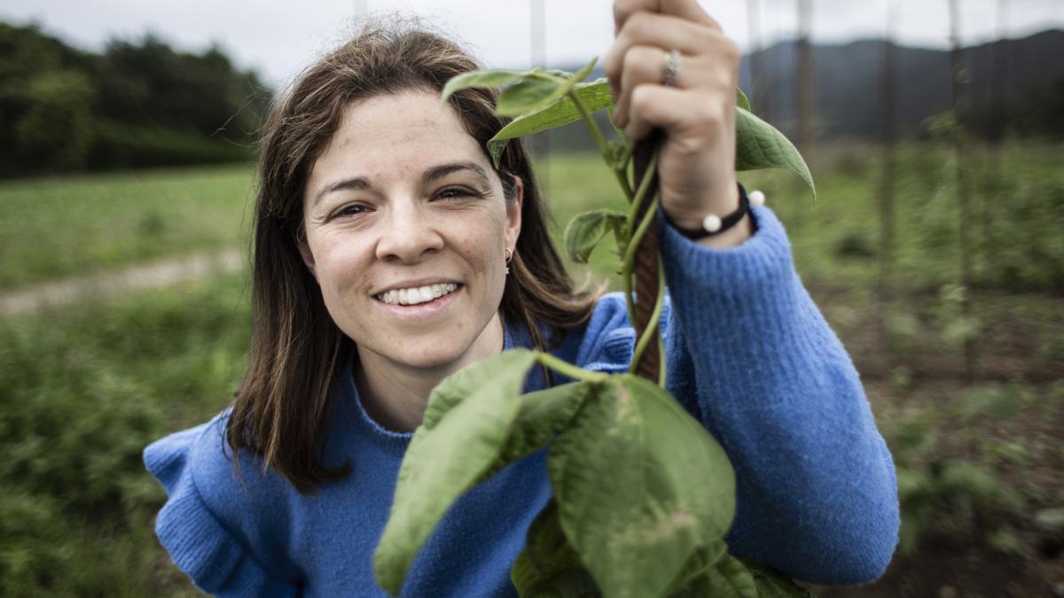 Ana Acevedo, en una de sus fincas en Coaña.