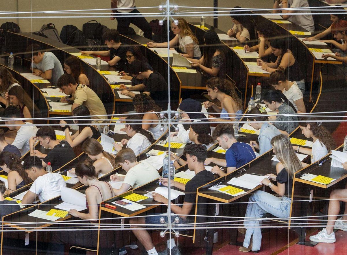 Medicina segueix al capdavant dels graus amb una nota de tall més alta Medicina segueix al capdavant dels graus amb una nota de tall més alta
