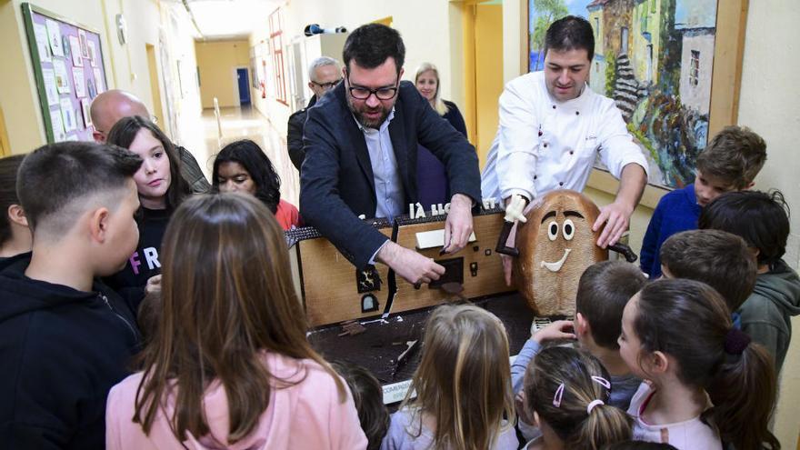 El CEIP Establiments es menja la mona de Pasqua