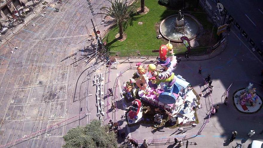 Vista aérea del entorno antes de la remodelación, con la falla plantada y la&quot;mascletà&quot; montada.