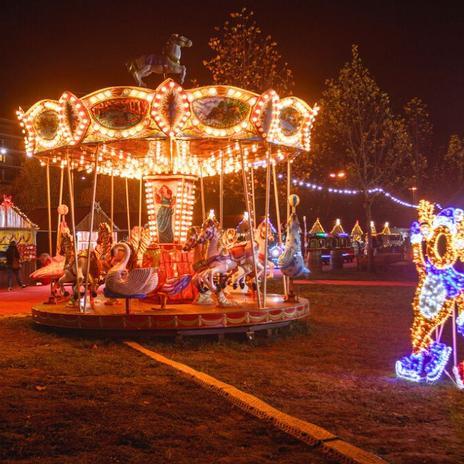 La decoración navideña más mágica de Portugal se enciende hoy: una «Floresta Encantada» sobre la playa y a solo una hora de Vigo