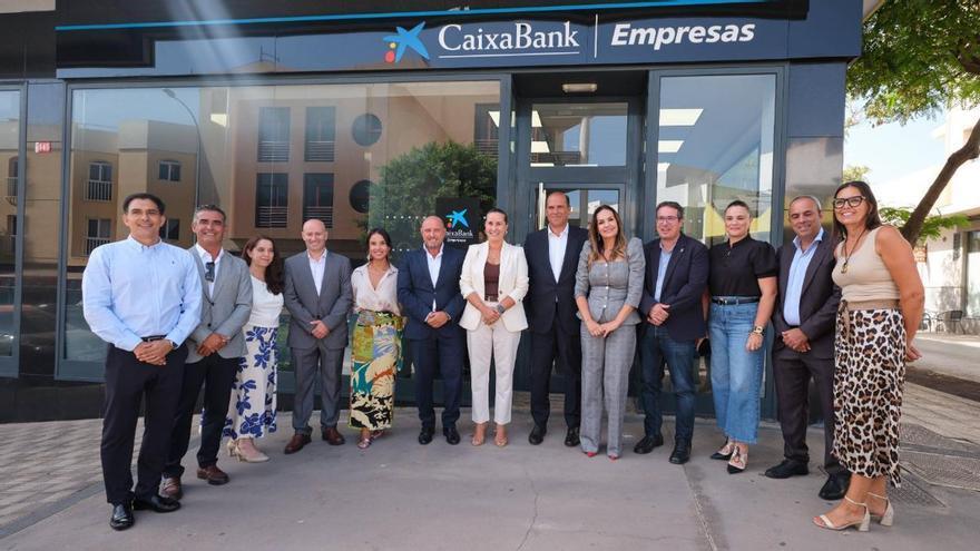 CaixaBank inaugura un centro destinado a las empresas de Fuerteventura