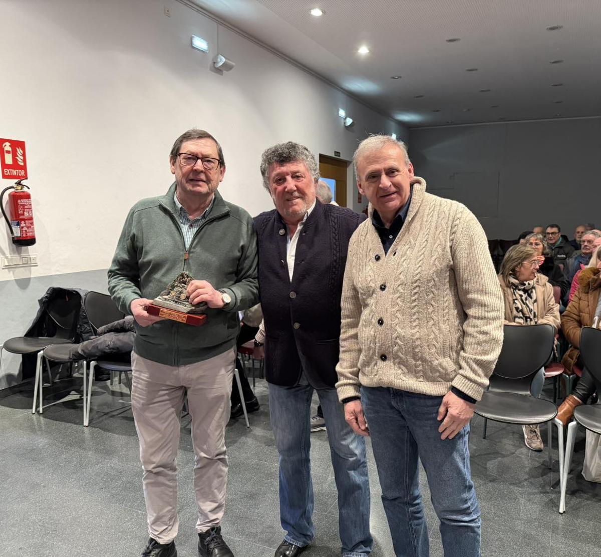 Por la izquierda, Justo Manzano, Bernabé Aguirre y emilio García Longo.