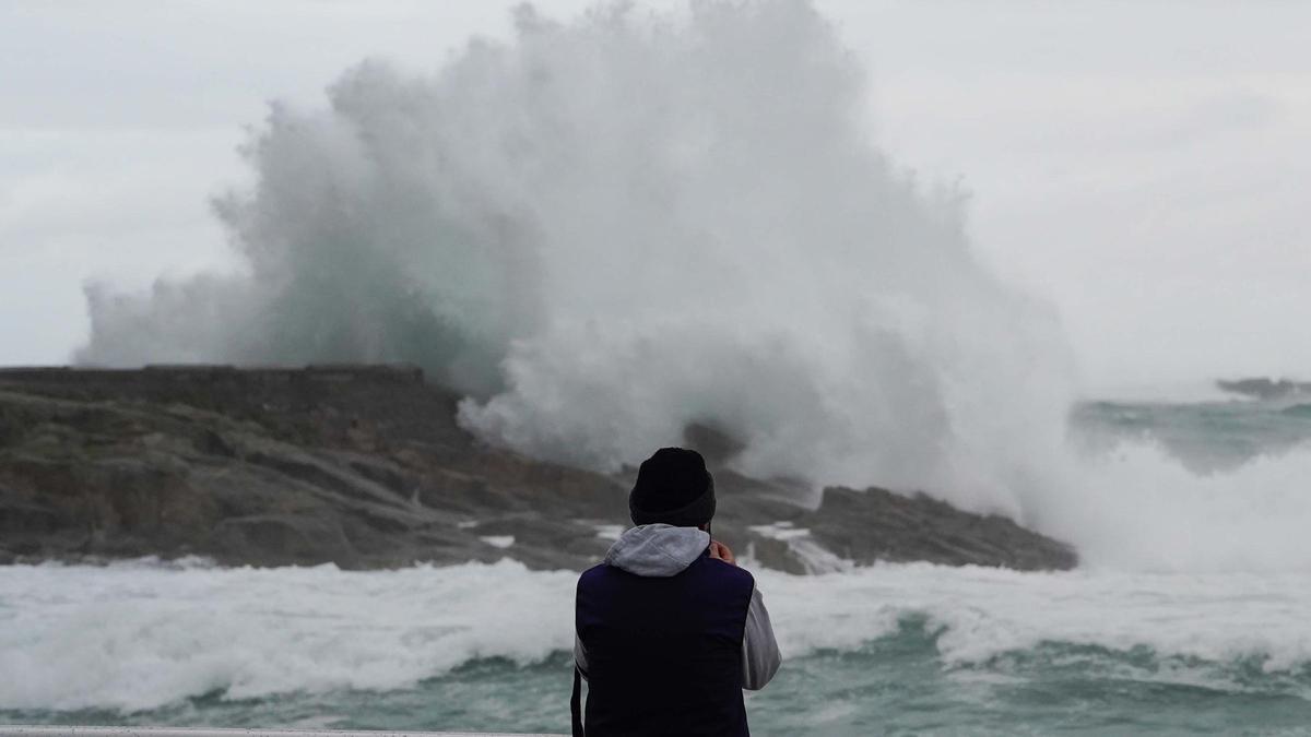 Pleamar en Riazor: últimos coletazos de la borrasca 'Nelson'