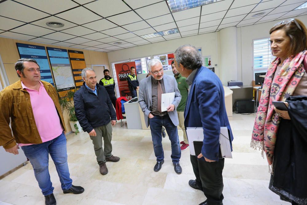 El secretario autonómico de Educación, Miguel Soler, mantuvo una tensa reunión con colectivos de padres en Torrevieja sobre la implantación del nuevo modelo de plurilingüïsmo
