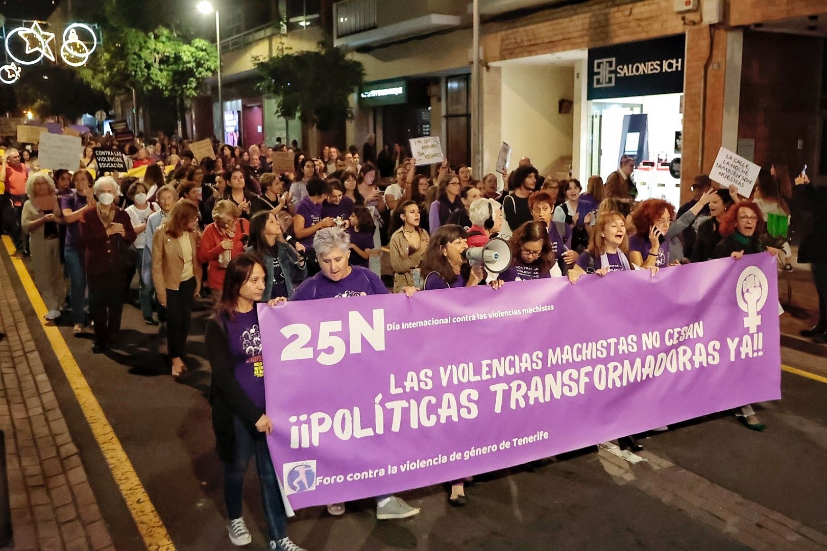 Manifestación por la eliminación de la violencia machista en Santa Cruz