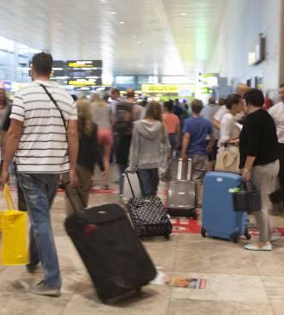 El aeropuerto afronta la mayor afluencia de pasajeros