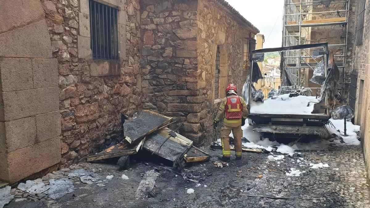 Incendio de una furgoneta en la calle Amargura.