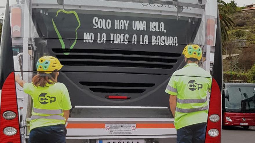 La campaña se lleva a cabo con imágenes de gran tamaño en seis guaguas.