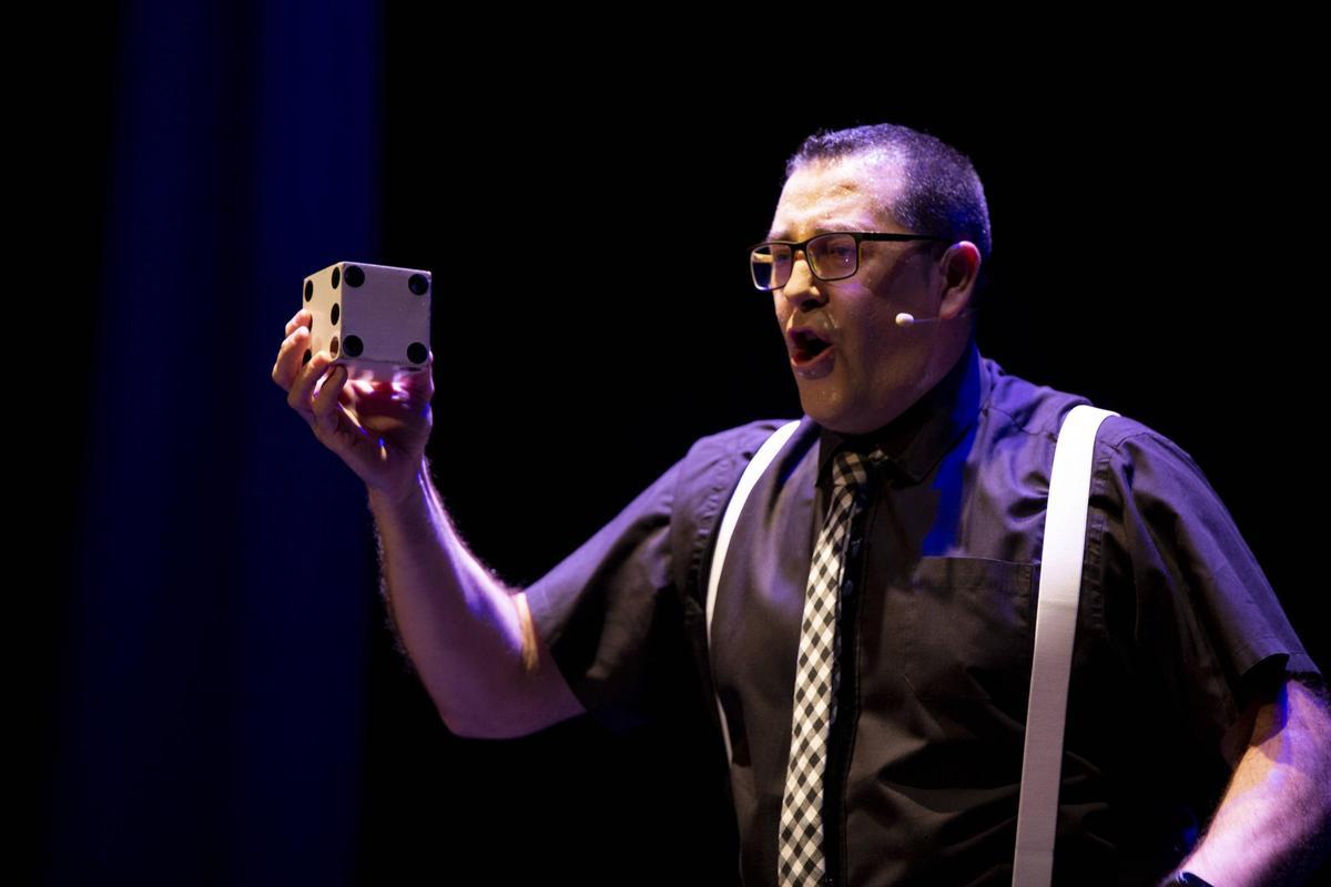 Galería | Finaliza el festival de magia de Cáceres con O Mago Paco Galería | Finaliza el festival de magia de Cáceres con O Mago Paco